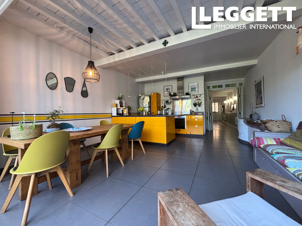 Charmante maison de ville avec jardin, bassin et dépendance au c?ur de Prades