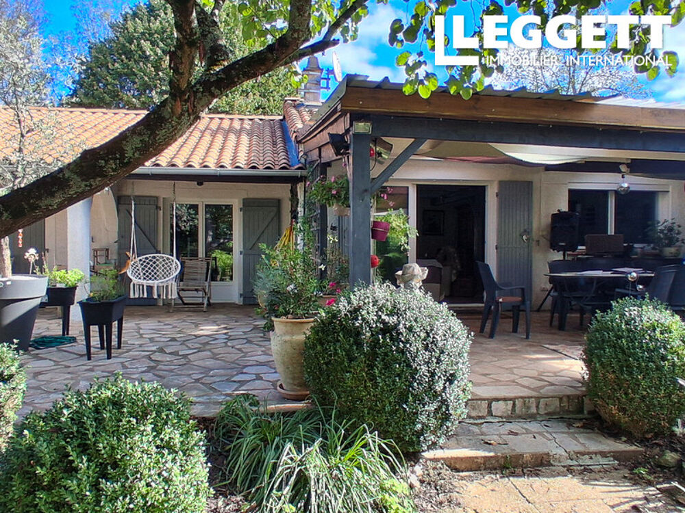Propriété d?exception, 11 hectares, maison de plain-pied, étang, piscine et potentiel touristique au Busseau