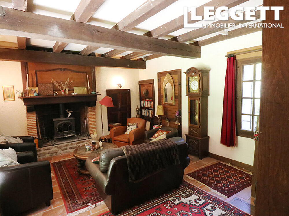 Belle maison indépendante en pierre avec 3 chambres, grand jardin et dépendances