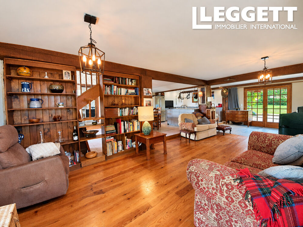 Vente Maison En campagne charentaise, charmante propriété de 7 chambres avec vue imprenable et piscine chauffée de 12 x 6 m Pillac
