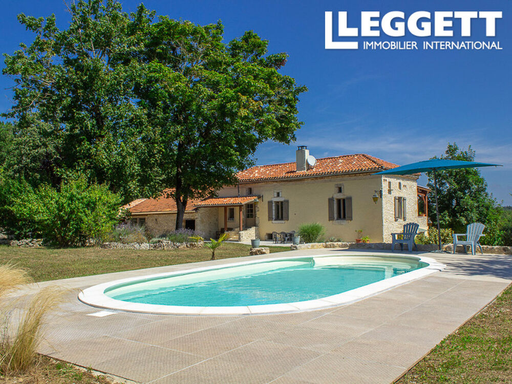 Magnifique ferme en pierre du Quercy avec piscine sur 8,6 hectares, vue pittoresque sur la campagne.