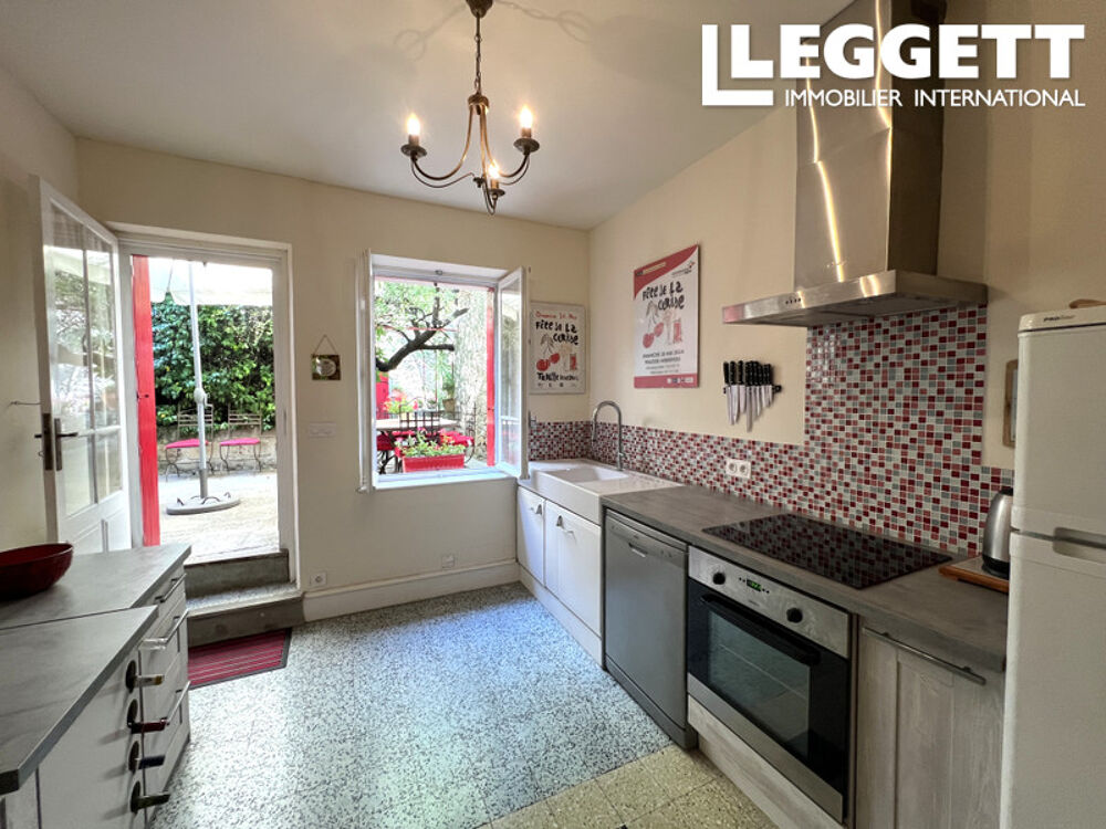 Vente Maison Belle maison de village entièrement rénovée, comprenant 9 pièces, un jardin privé, une grande grange. Trausse