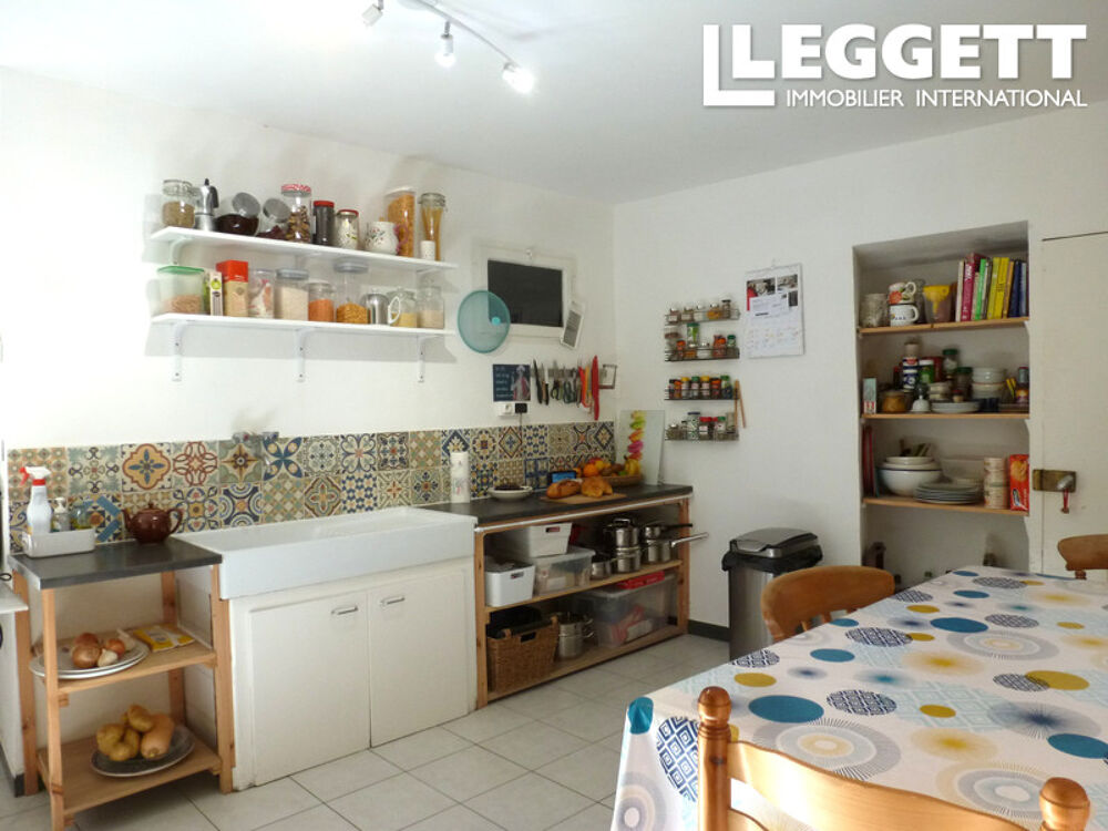 Vente Maison Charmante maison T6, 2 salles de bains avec cour et terrasse dans un joli village. Deux salons, cuisine d'été. Cruzy