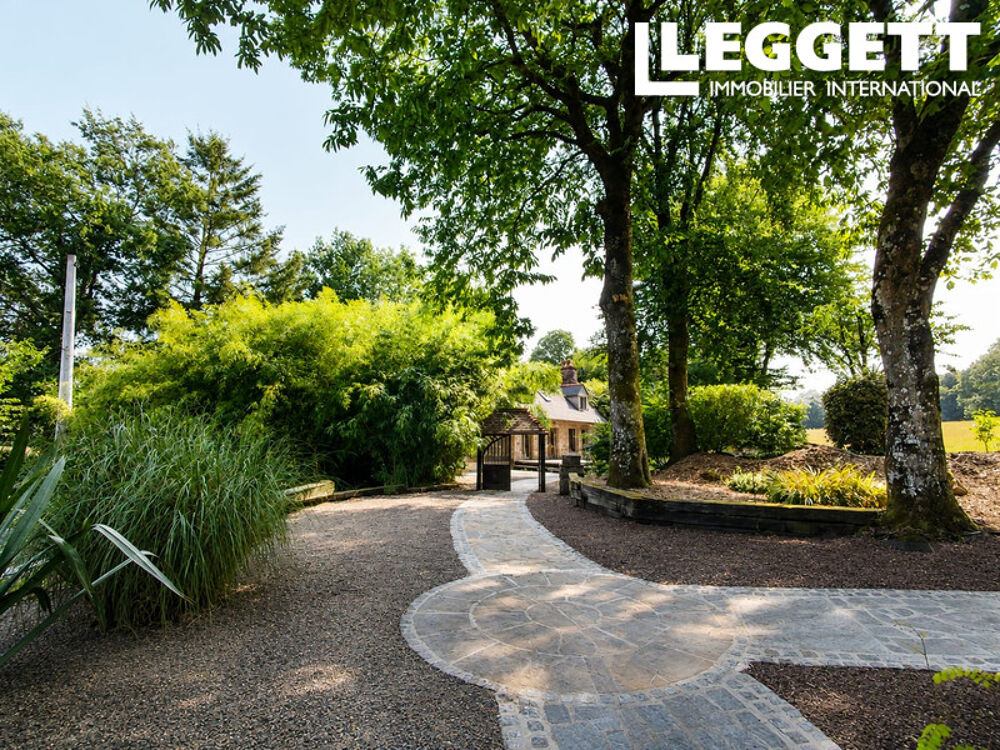 Propriété de caractère avec 3 habitations, dépendances et jardins paysagers à Saint-Pois