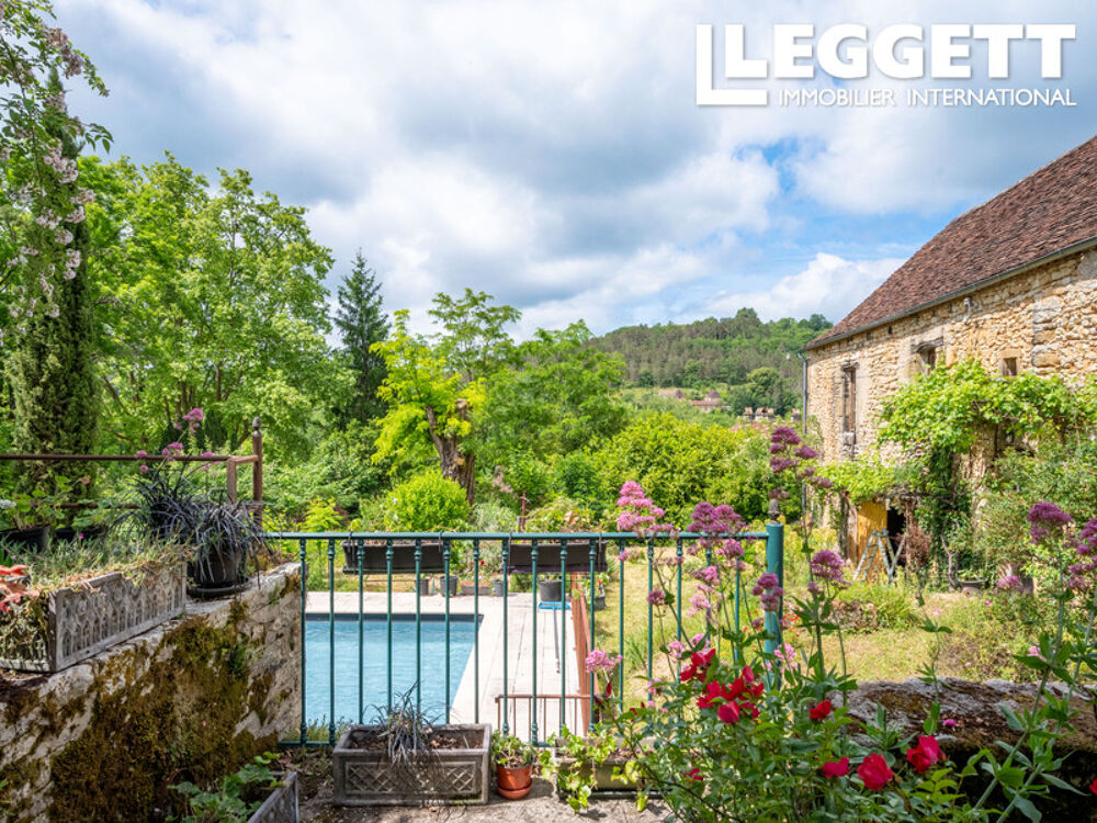 Maison de caractère, grange et piscine dans village typique