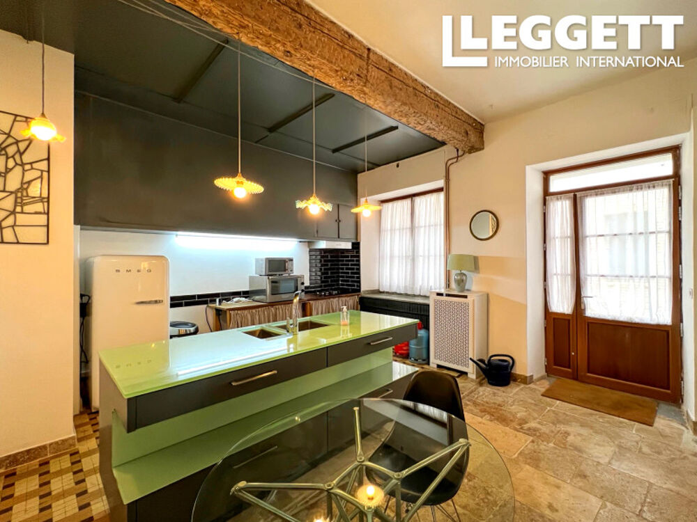 Vente Maison Grande maison de ville sur 2 côtés comprenant 3 appartements, 5 lits, 3 salons, 3 cuisines et 3 salles de bain Quillan