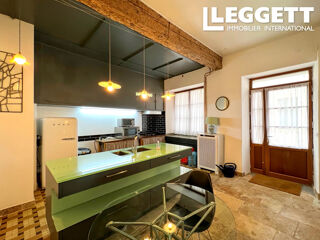 Vente Maison Grande maison de ville sur 2 côtés comprenant 3 appartements, 5 lits, 3 salons, 3 cuisines et 3 salles de bain Quillan