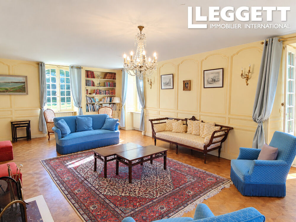 Vente Maison Manoir normand historique de 263 m² avec dépendance de plue de 200 m² et jardin clos avec cour et terraces. Audouville-la-hubert