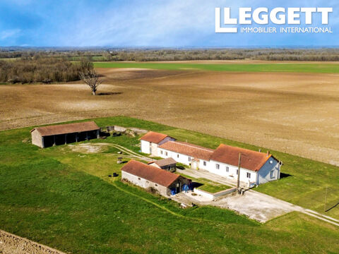   Sans voisinage proche ! Superbe propri�t� de 5 chambres avec studio, et d�pendances sur plus de 1,8 hectare !<br /> Maison - 8 pi�ce(s) - 242 m�