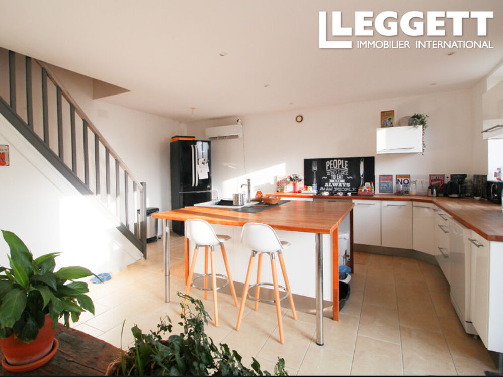 Maison en pierre rénovée de 4 chambres avec gîte 2 chambres, dépendances et jardin