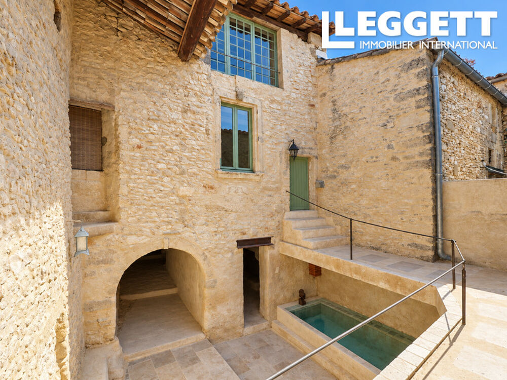 Maison de village avec 2 espaces d?habitation, cour et jusqu?à 4 chambres proche Uzes.