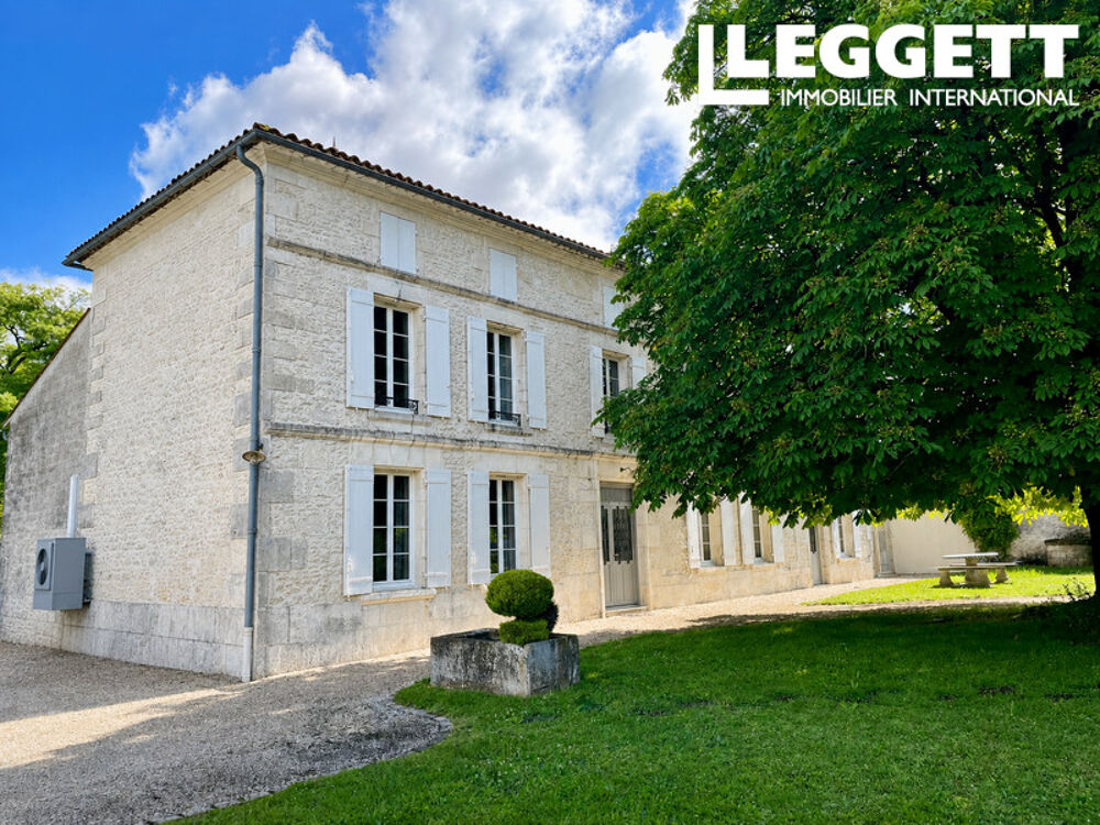 Vente Maison Charmante Maison Charentaise de 1850 avec un studio, grand atelier, double garage et jolie jardin paysager Cognac