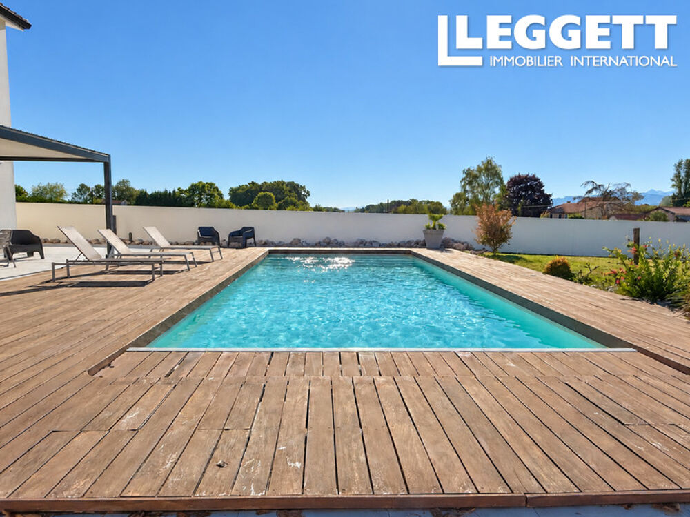 Vente Maison Maison soigneusement conçue, prête à vivre, avec piscine chauffée et vue panoramique sur les Pyrénées Estancarbon