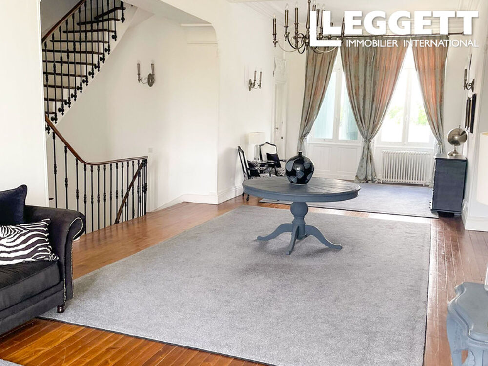 Vente Propriété/Château Château du XIXe siècle magnifiquement restauré : 12 chambres, 9 salles de bains, piscine,  centre Aulnay Aulnay