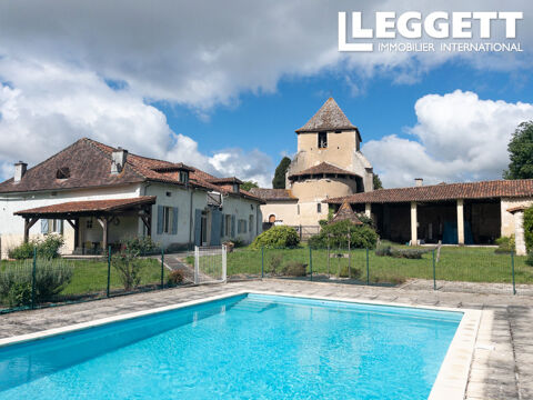   Coup de c?ur assur� pour cet ancien presbyt�re r�nov� avec piscine, d�pendances et jardin de 4954m� Maison - 12 pi�ce(s) - 297 m�
