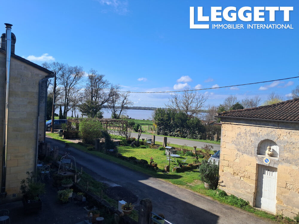 Cadre idyllic! Maison de caractère en pierre avec garage et jardin situé au bord de l'estuaire. Proche Gauriac