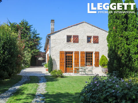   Longère charentaise exquise avec très grand salon et 4 chambres. Jardin. Emplacement très privé. Maison - 8 pièce(s) - 250 m²