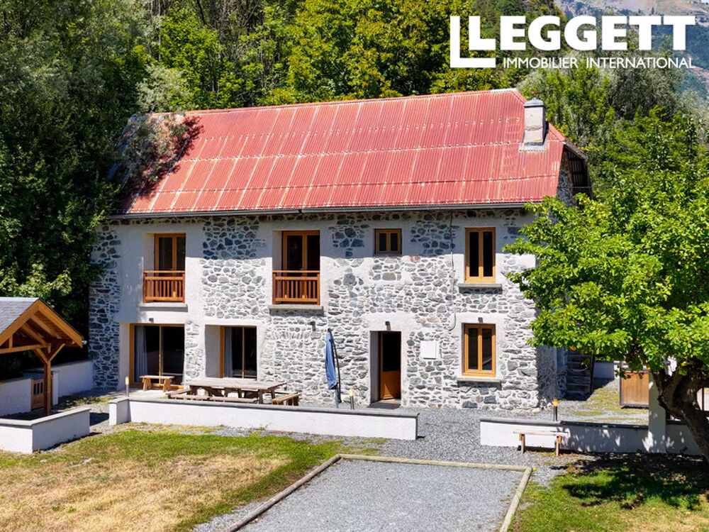 Maison de caractère rénovée de 4 chambres avec vaste terrain au coeur des Alpes
