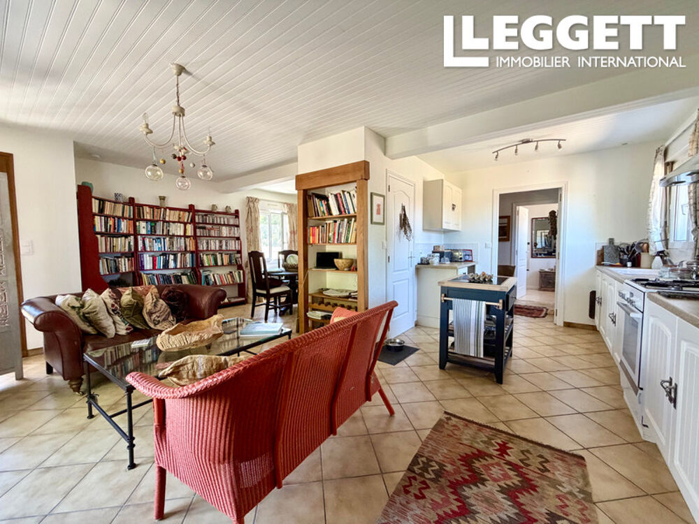 Maison indépendante entièrement rénovée avec garage et joli jardin