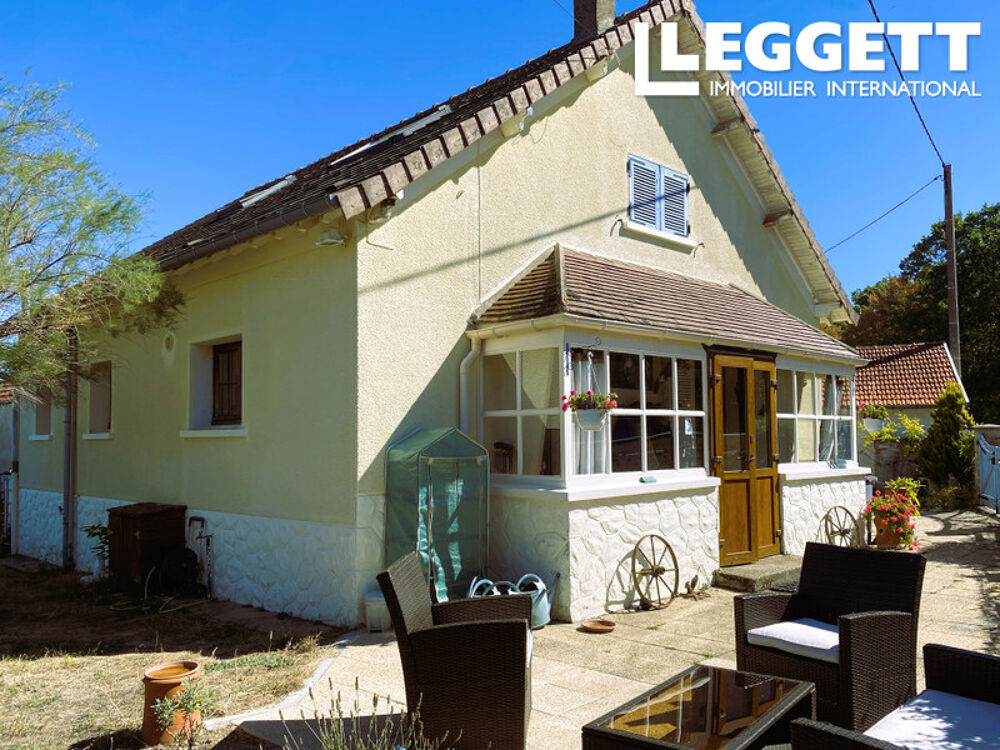 Belle maison de campagne avec gîte, grange, atelier et écuries sur 2 hectares, sans voisins.