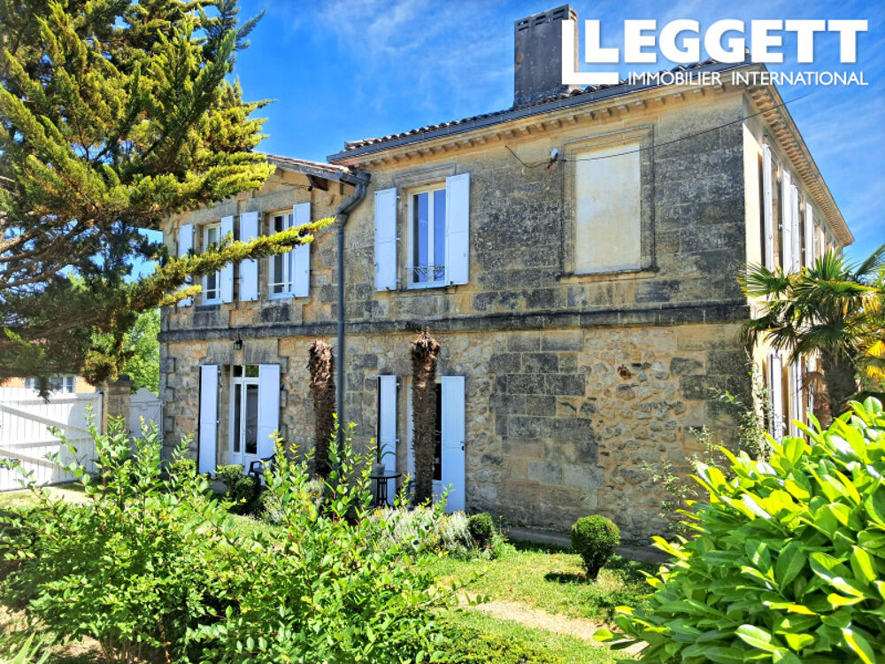Belle maison de caractère avec 3 chambres, rénovée entièrement. Jardin et dépendances. 4km de Bourg