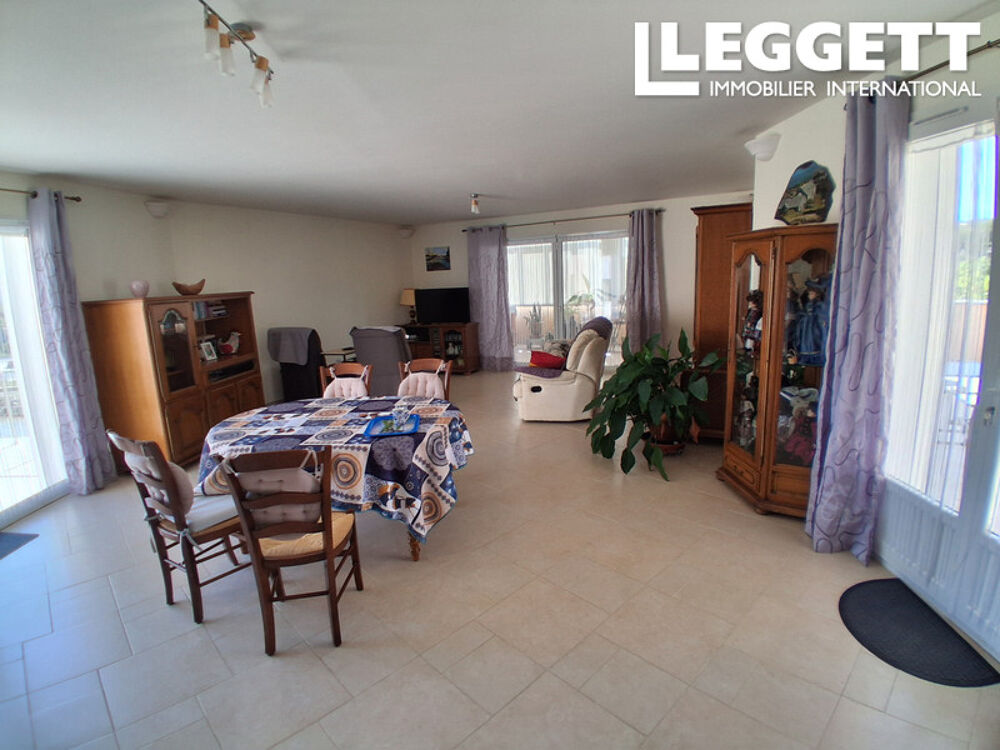 Vente Maison maison de 202m² sur sous sol et terrain de 2500m²<br />garage<br />4 chambres<br />2 salles de bains<br />3 wc<br />3 terrasses Lavilledieu