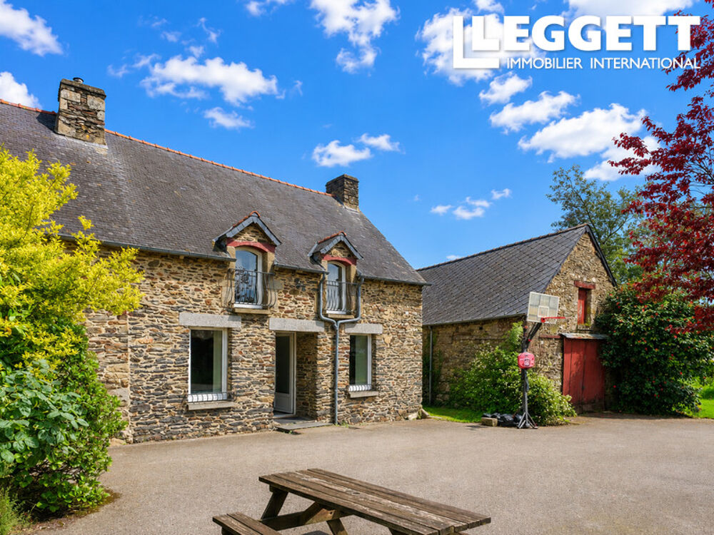 Propriété de caractère à 20 min de Saint-Brieuc ? Deux maisons, 7 chambres, grange et jardins