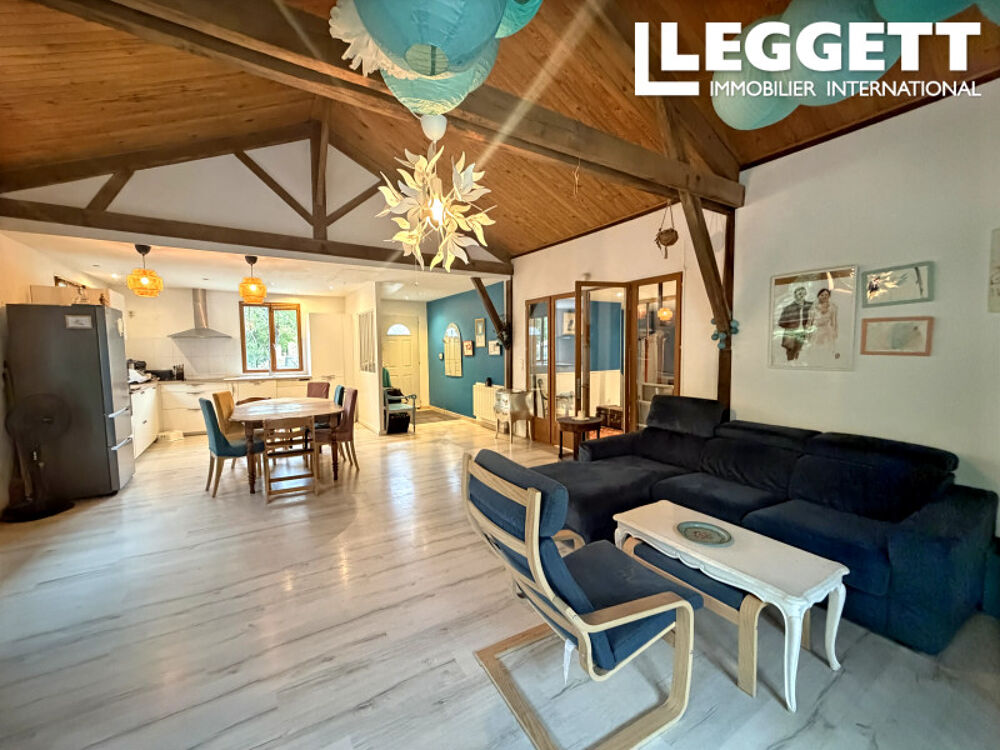 Vente Maison Maison de plain-pied avec 4 chambres et un beau terrain. Importants travaux structurels à prévoir. Charras