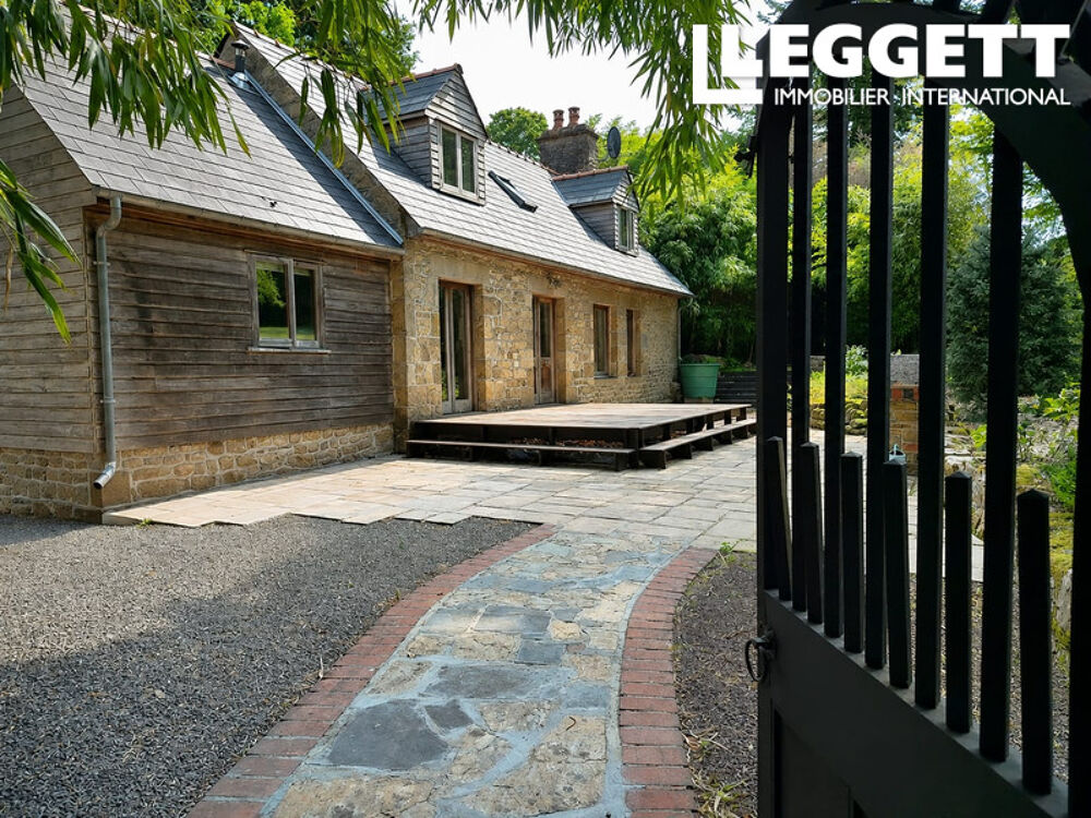 Propriété de caractère avec 3 habitations, dépendances et jardins paysagers à Saint-Pois