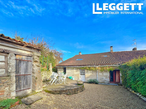   Jolie maison de  caractère avec 3 ch. et grand jardin. Dans un village très recherché, proche d'Aubeterre. Maison - 5 pièce(s) - 103 m²
