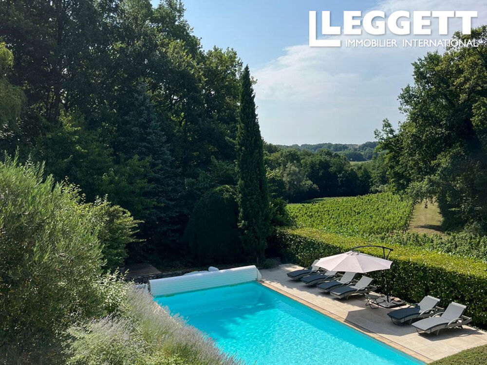 Emplacement AAA! Une maison superbe en parfait état avec piscine, au calme absolu avec vue magnifique!