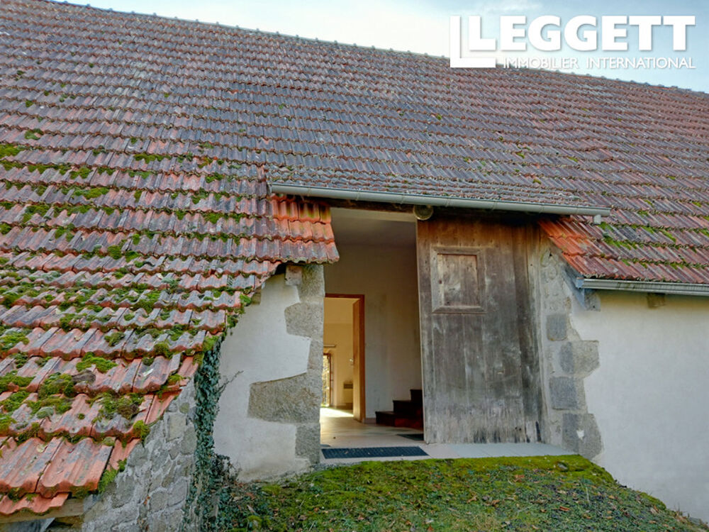 Vente Maison SOUS OFFRE D'ACHAT - Maison de caractère à rénover: puits, chalet, terrain avec étang. Beau potentiel. Roche-le-peyroux