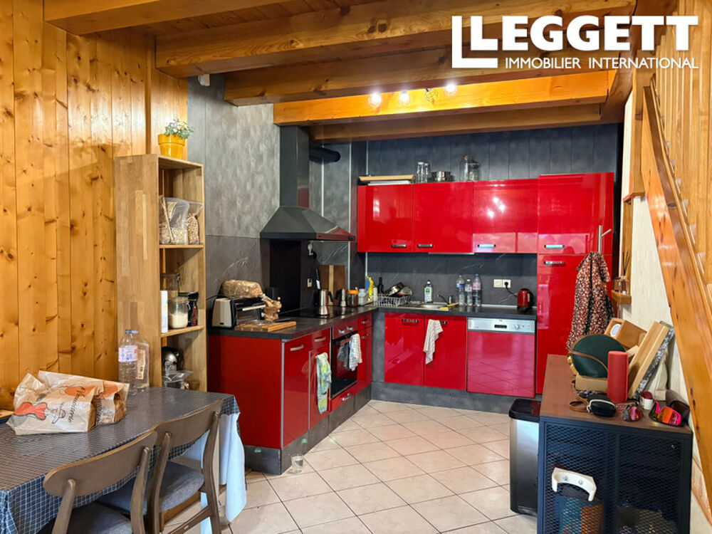 Maison de village traditionnelle de 3 chambres avec vue sur les montagnes, parking privatif et grand garage