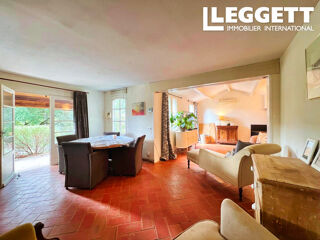 Vente Maison Maison de plain-pied de 111 m² avec 3 chambres et piscine. 3 083 m² de terrain en zone UC (emprise de 20%) Salernes