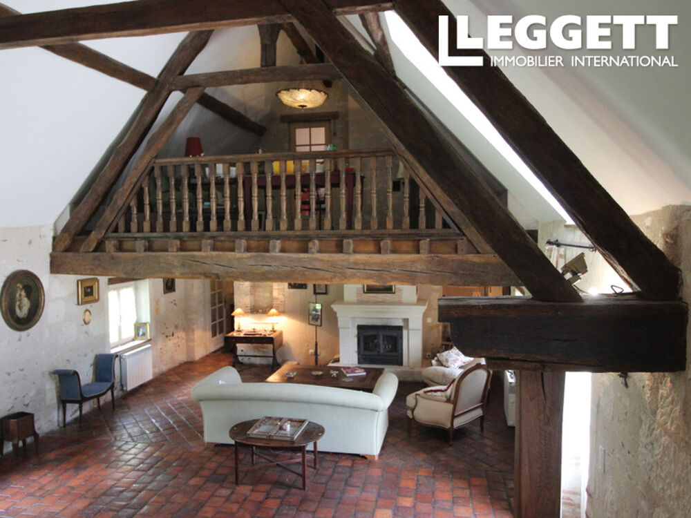 Charmante et spacieuse longère de 4 chambres avec plus de 8 hectares de terrain, piscine près Vicq-sur-Nahon