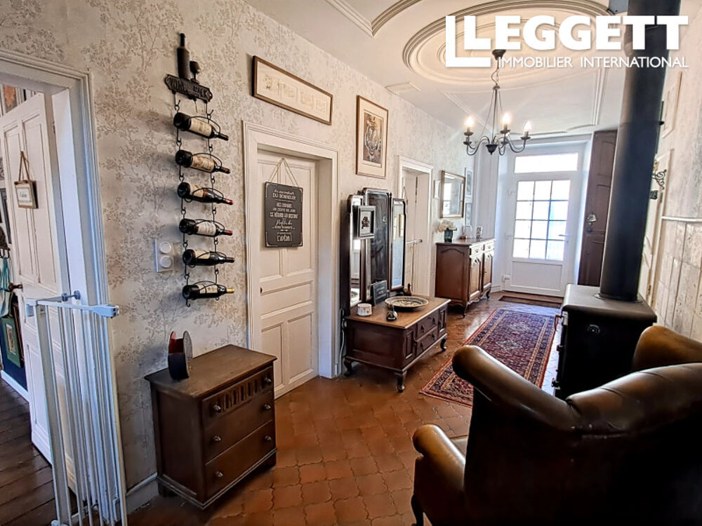 Vente Maison Une occasion rare d'acquérir cette propriété de caractère de 5 chambres dans un village charmant ! Les salles-lavauguyon