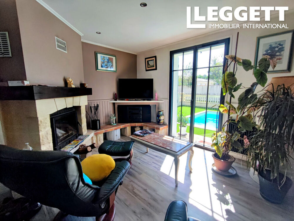 Maison familiale d'une surface de 198 m² avec une piscine 10 x 5m sur un terrain de 1792 m² sans vis-à-vis.