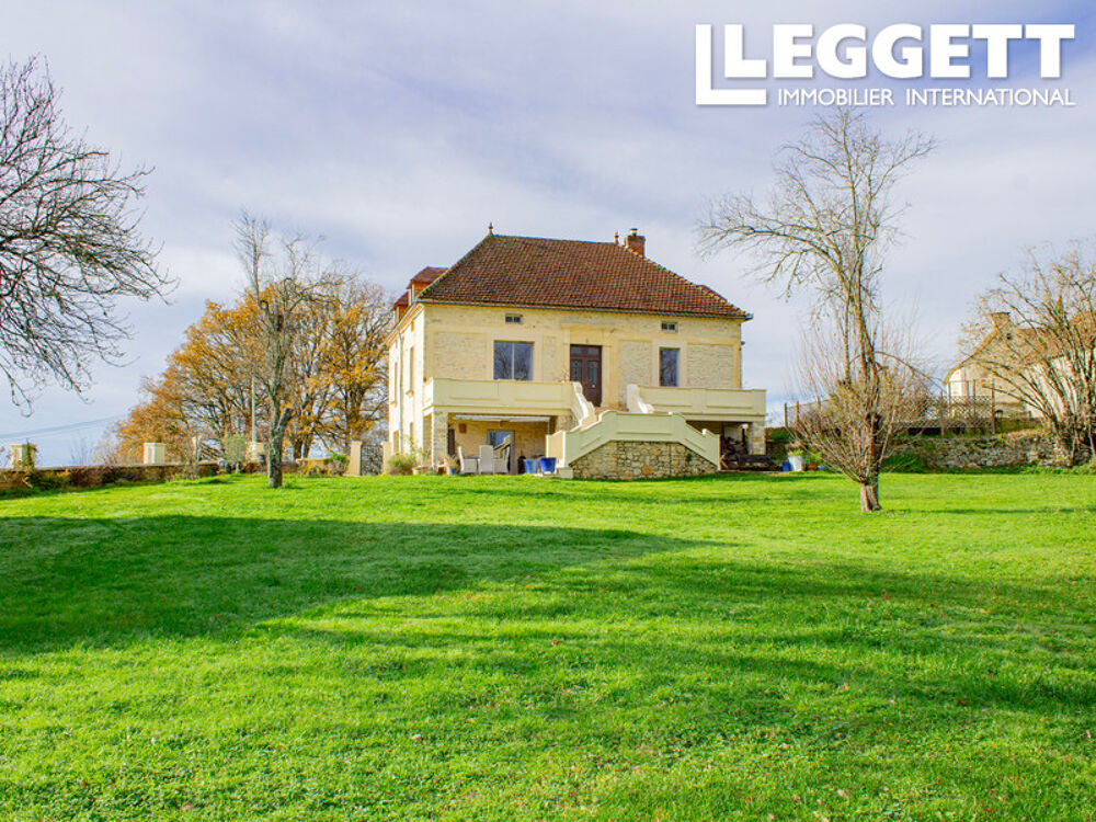 Vente Maison Ferme en pierre 5 chambres à vendre dans le Lot avec commodités de village LavercantiÈre