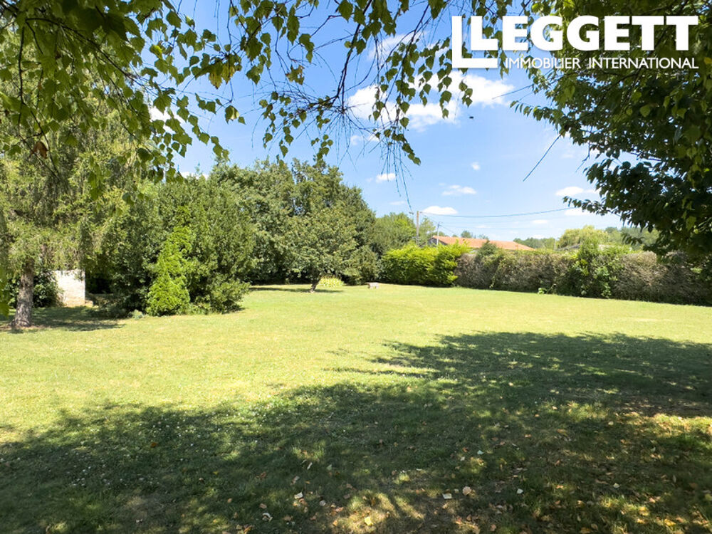 Maison individuelle : 4 chambres - 2 salles de bains. Dépendances et parc jardin. Endroit calme et tranquille
