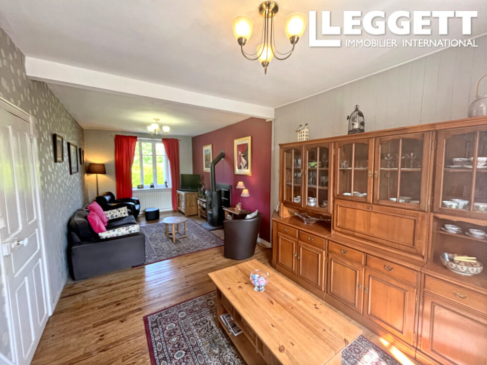 Charmante maison de campagne de 5 chambres avec grandes grange et magnifiques jardins à Locarn.