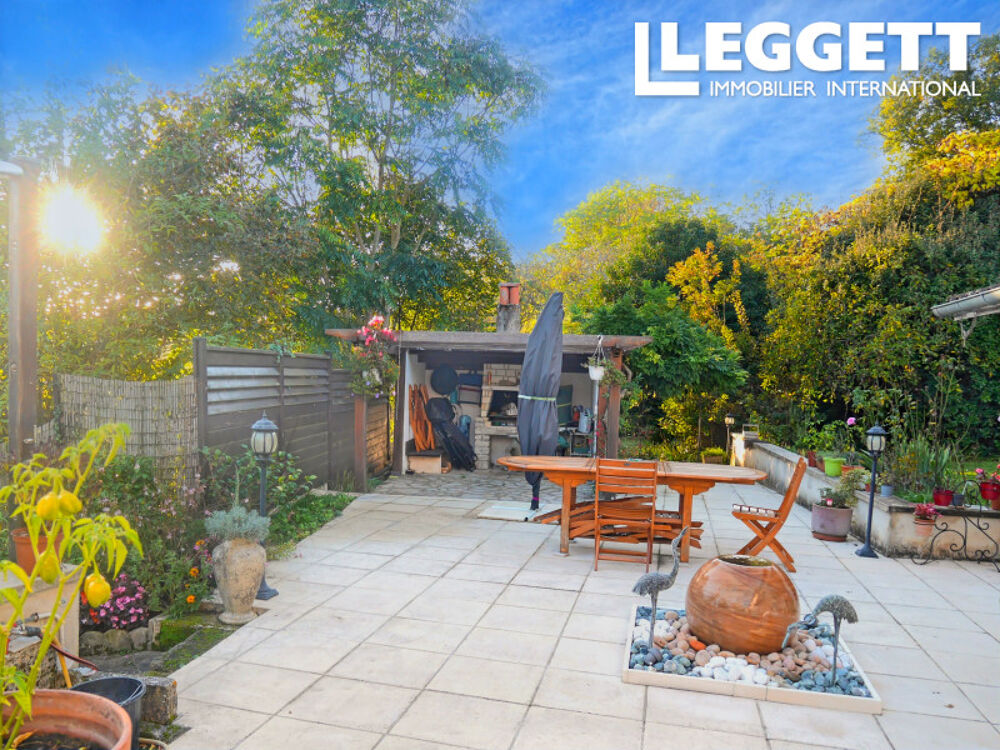 Vente Maison Superbe maison de 3 chambres près d'Aubeterre, double garage, joli jardin et maison d'amis à rénover Laprade