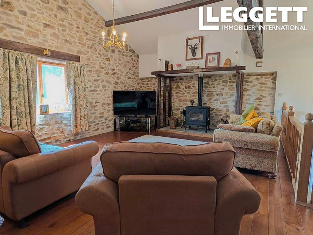 Vente Maison Fermette de 4 chambres avec de grands espaces de vie ouverts, atelier, garage, piscine hors-sol et terrain. Champsac