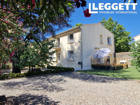   Maison de village en parfait tat avec 4 chambres et 2 sdb, jardin, abri de voiture, parking priv et piscine. Maison - 5 pice(s) - 186 m