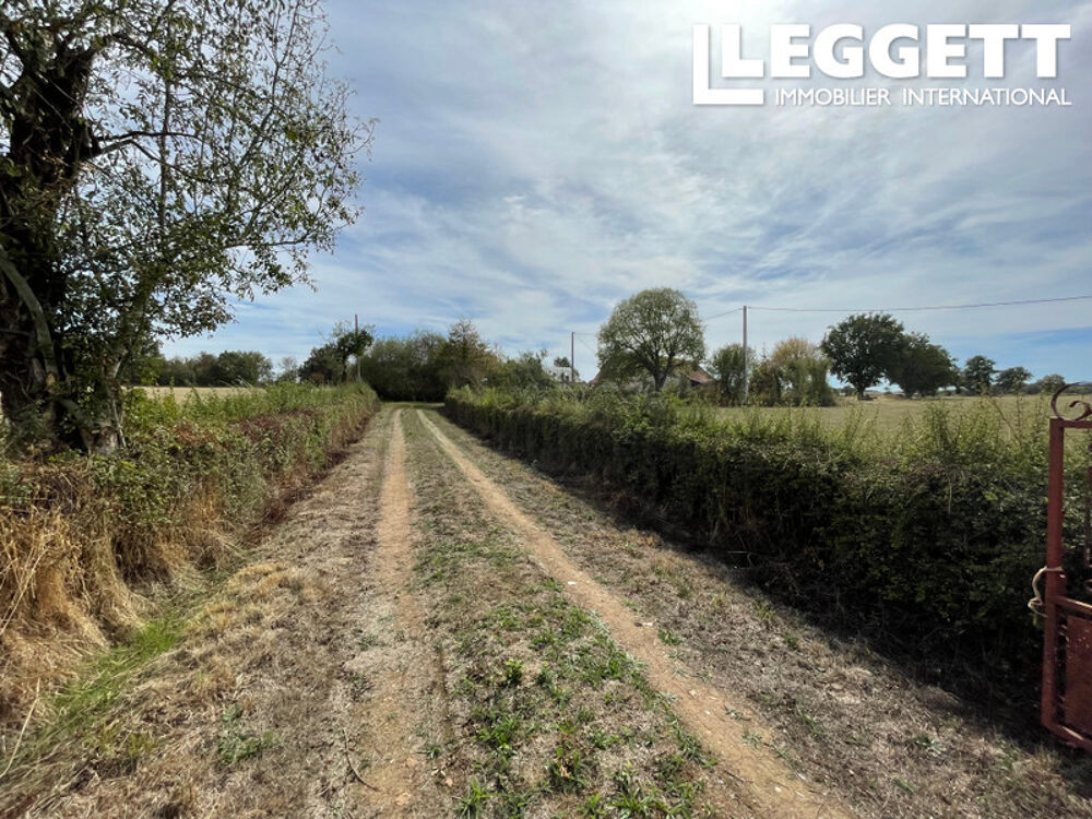 Vente Maison Ferme traditionnelle située dans un cadre idyllique, avec des granges et une longue allée privée. Saint-hilaire-en-ligniÈres