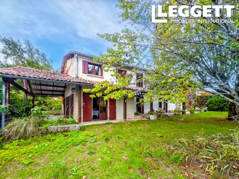 Vente Maison Linars : maison familiale de 253 m², espaces indépendants et dépendances sur un terrain arboré de 4 273 m² Linars