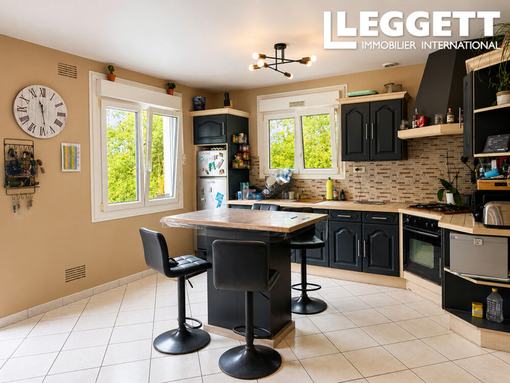 Vente Maison Belle maison Nantaise  de 4 chambres, sur terrain arboré et clôt.<br />Canal de Nantes à Brest et forêt.<br /> Guillac
