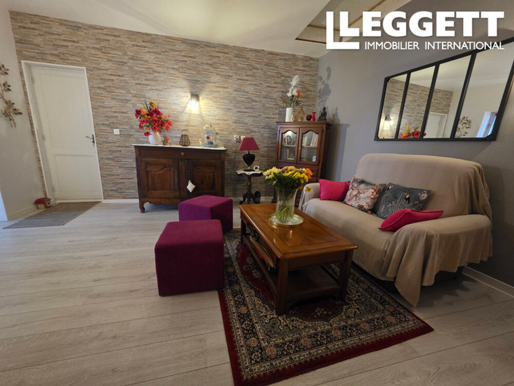 Vente Maison Jolie maison en pierres rénovée, avec 3 chambres, grange et jardin, dans le bourg de CHARRAS. Charras