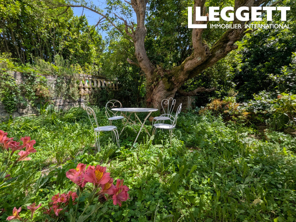 A vendre - nouveau prix pour maison dans village médiéval, avec jardin luxuriant et appartement indépendant
