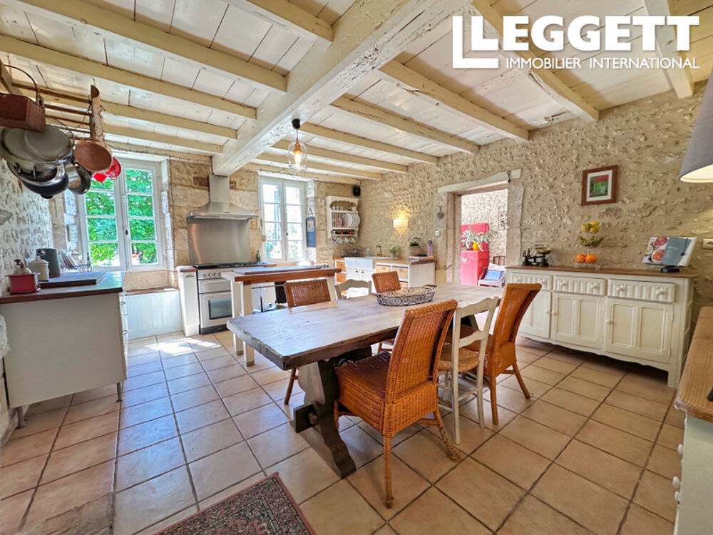 Vente Maison Propriété de caractère avec maison principale,  2 gîtes, piscine, grange, hangar et beau terrain de 1.2h. Saint-romain