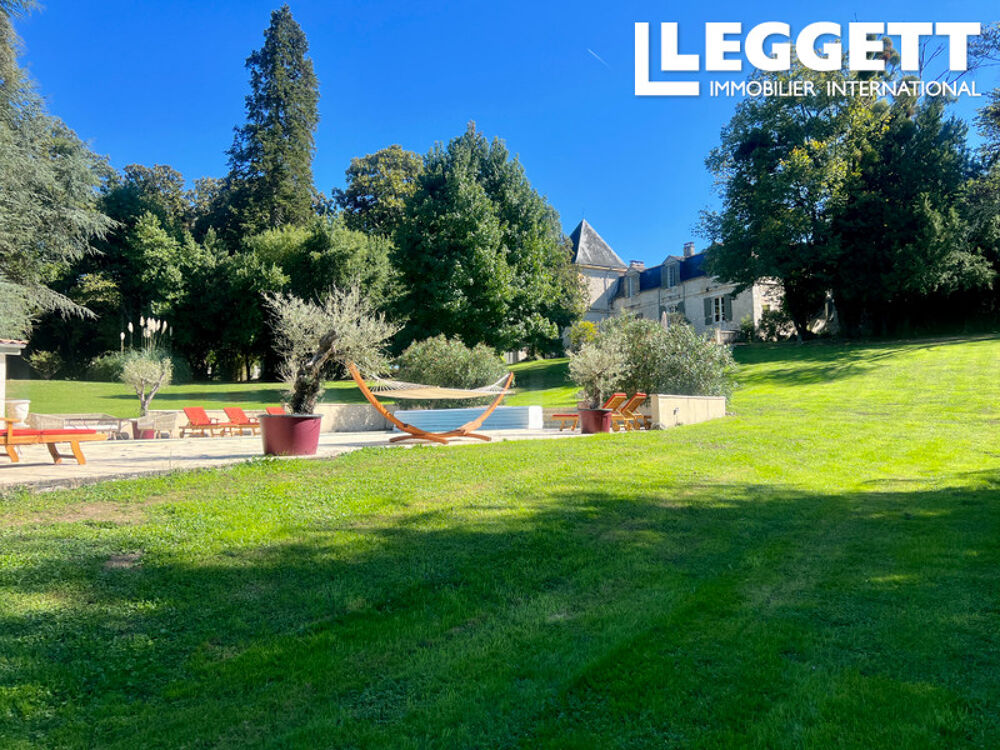 Vente Propriété/Château Petit château impeccablement décoré, avec une maison longere et une piscine. Opportunité commerciale Saint-andrÉ-et-appelles